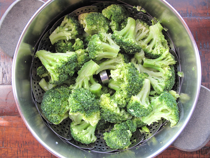 AIP / Steamed Broccoli Mash - A Squirrel in the Kitchen