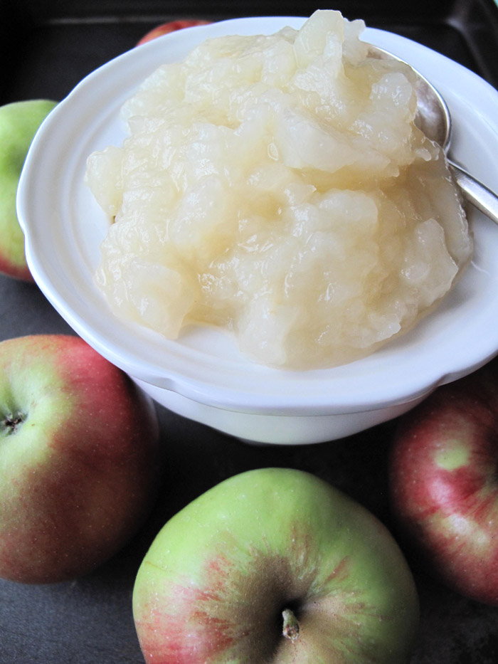 Chunky Homemade Sugar-Free Applesauce